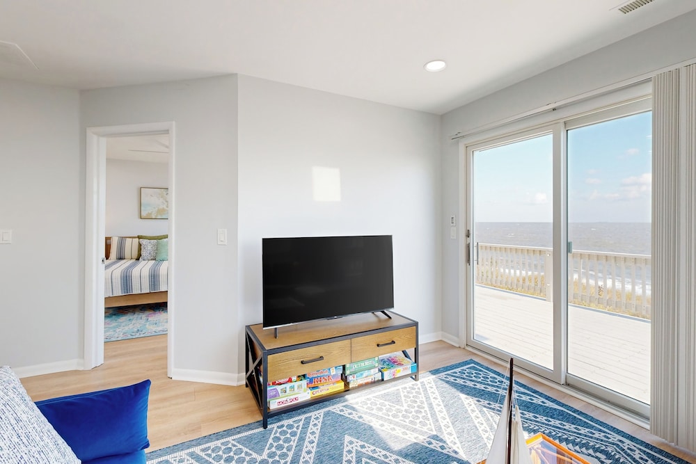 5BR Beachfront Home w/ Large Deck, Grill, W & D