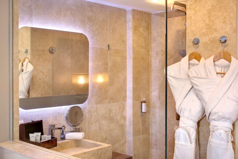 Grand Hotel Des Sablettes Plage, Curio Collection By Hilton
