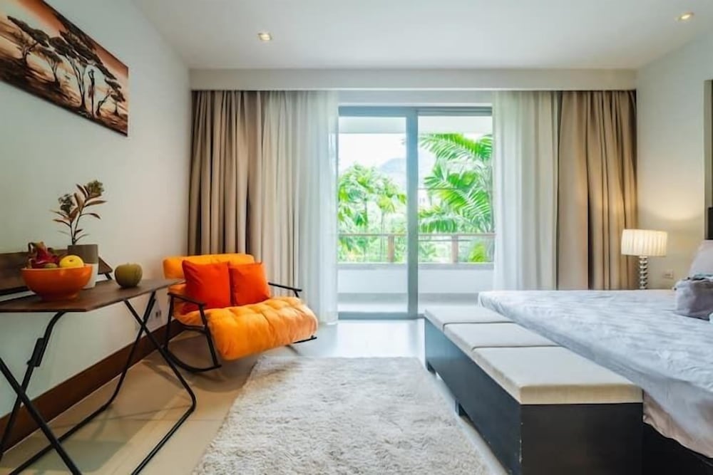 Elegant Beachfront 3BR Condo at Pearl of Naithon