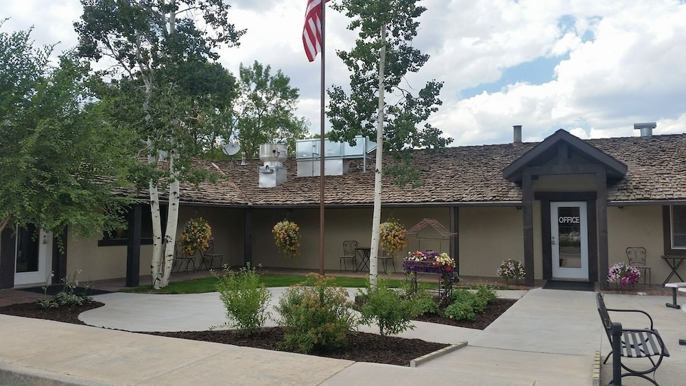 Vernal Vacations - Stone Hollow - Property Image 1