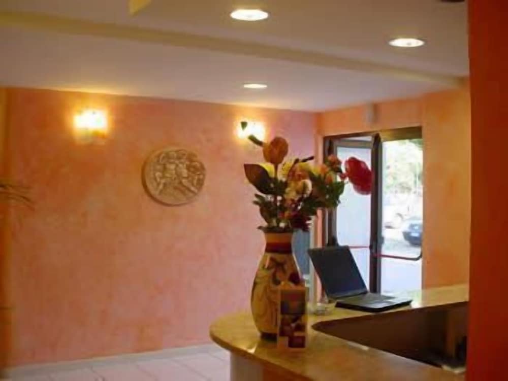Lobby & Reception
