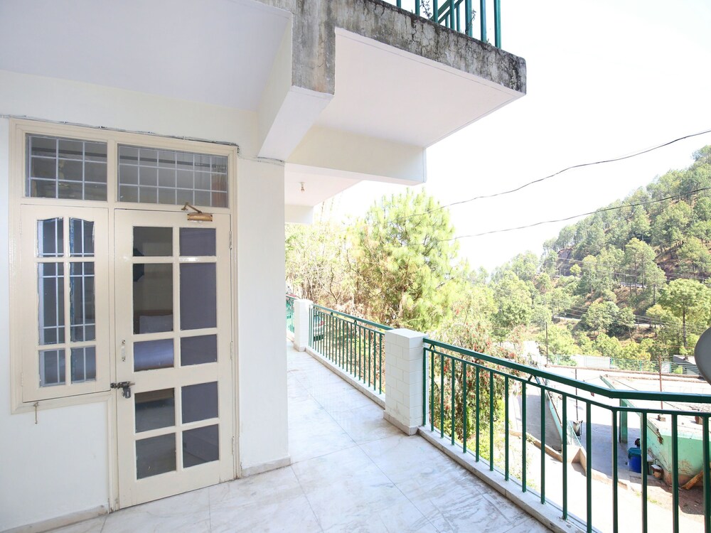 OYO 14084 Home Hill View Studio Barog - Property Image 6