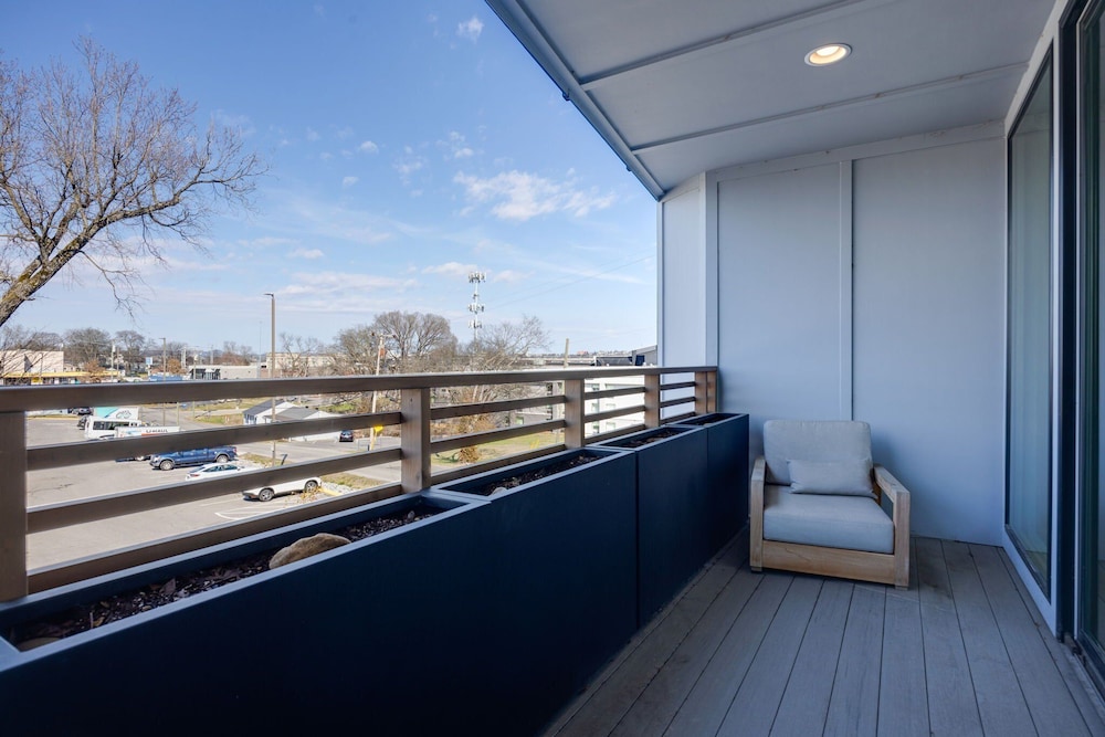 Nashville Notes - Sleeps 8 - Mins to Broadway!