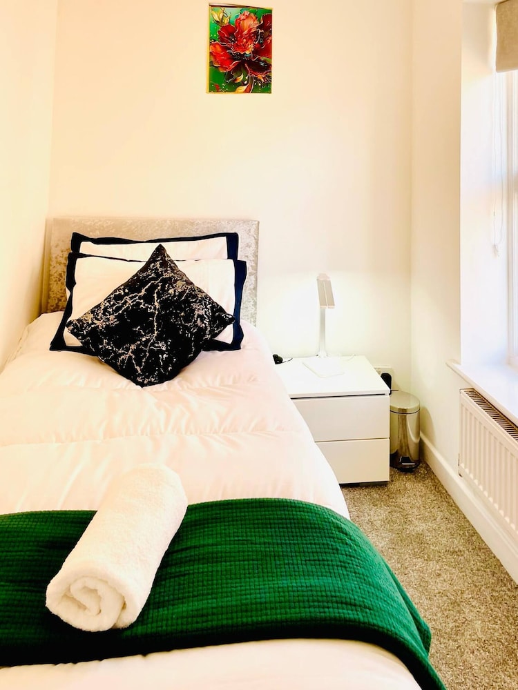 Stylish 3 BDR House With Free Parking Near Hulme