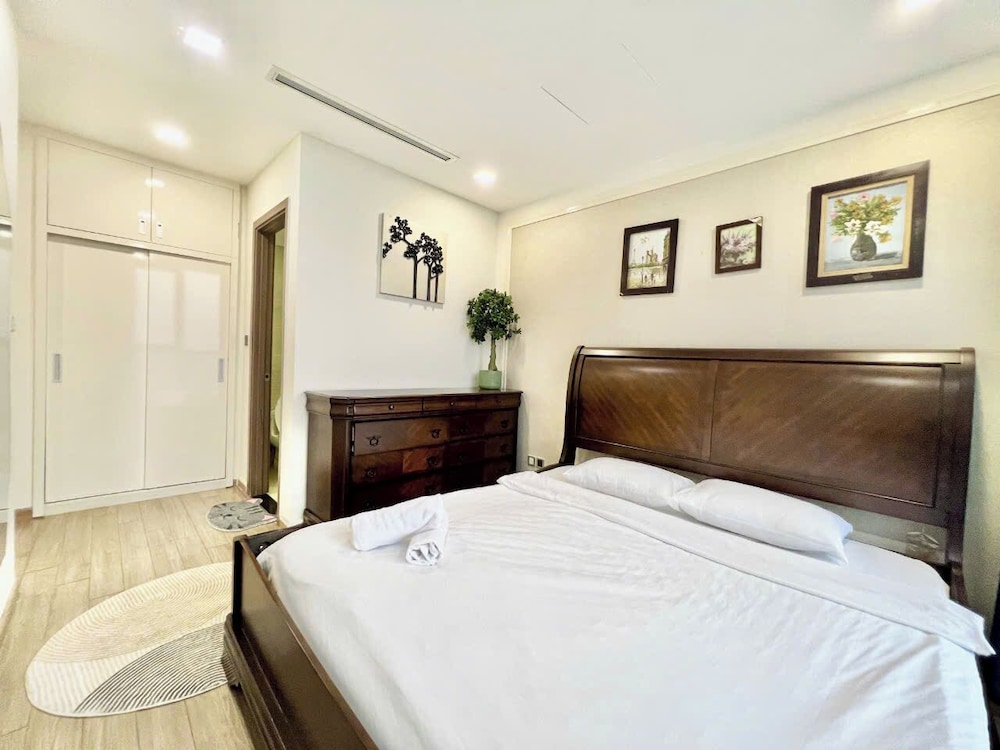 Apartment Landmark 81 by Urban Home