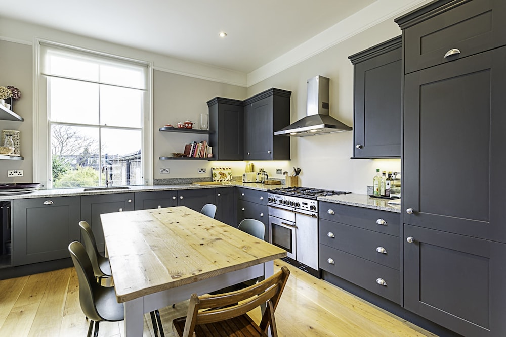 Bermondsey Bliss: Views, Comfort, and City Access!