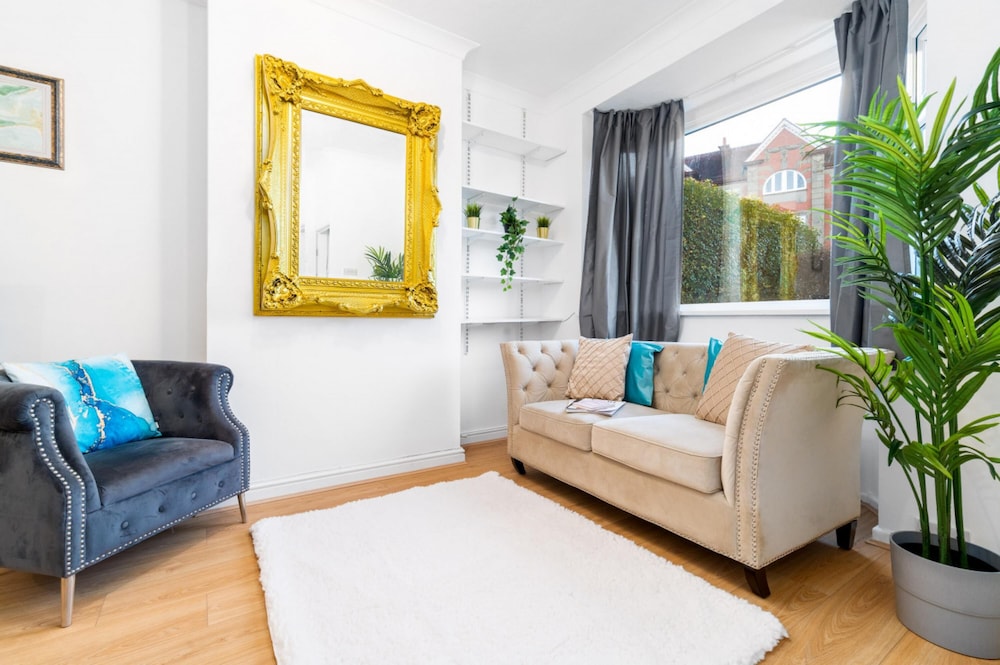 Pretty House in Popular Harborne view 4