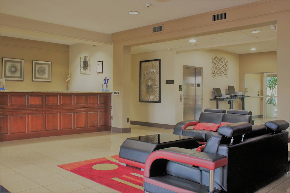 Bloomington Vacations - Hawthorn Extended Stay by Wyndham Bloomington - Property Image 2