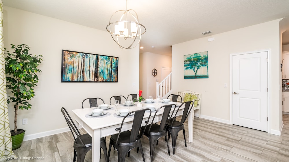 5 Bedroom 5 Bathroom Villa - Image 4