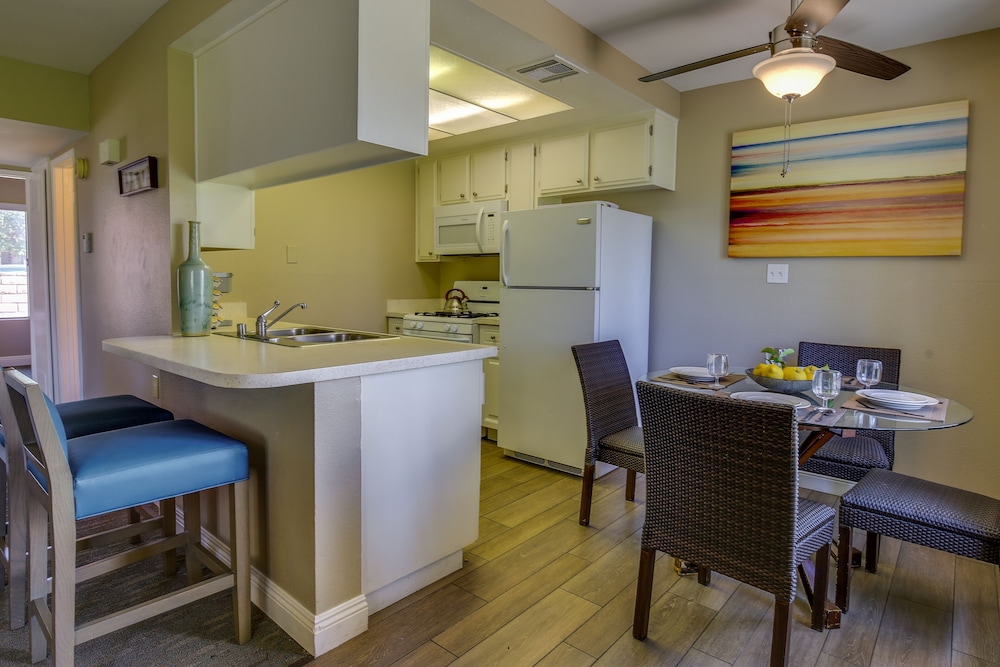 2 Mi to Coachella & Stagecoach: Condo w/ Pool