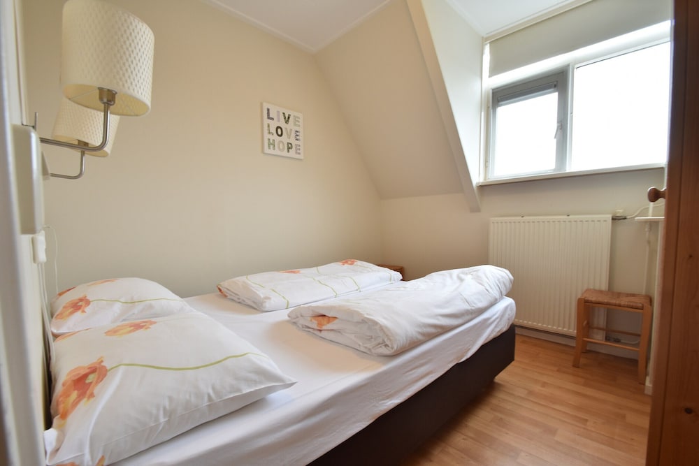 Family Apartment on Large Estate in Bergen aan Zee near Dunes & Beach