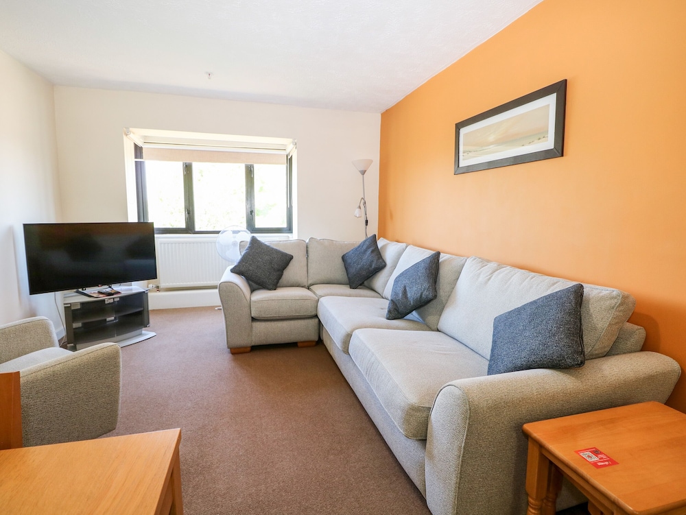 Flat 33 - Marine Court