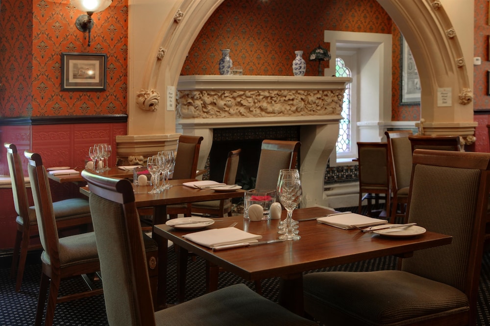 Harrow Vacations - Best Western Plus Grim's Dyke Hotel - Property Image 6