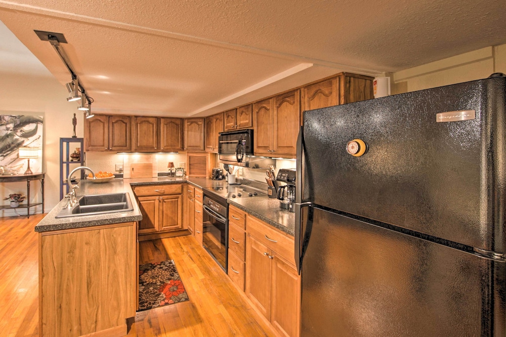 Marshall Vacations - Updated Apartment in Historic Dtwn Marshall! - Property Image 20