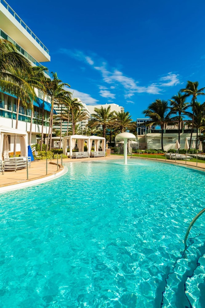 FontaineBleau Resort Balcony w/ Ocean plus Bay View