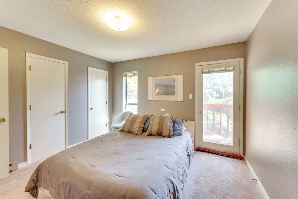 Mtn Bike, Hike & Disc Golf: Cozy Angel Fire Condo