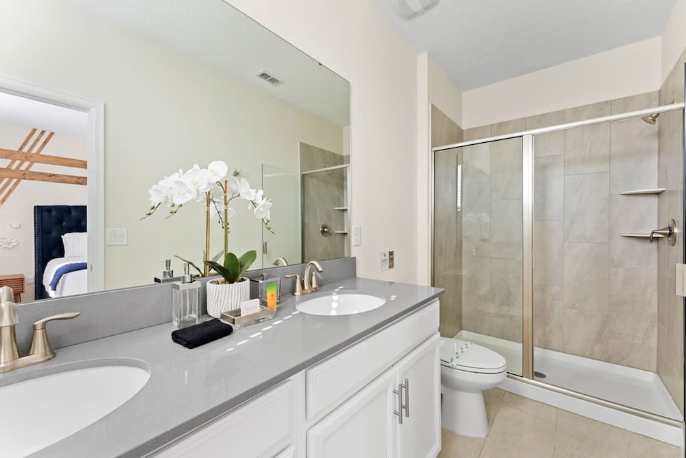 Sophisticated 6BR at Storey Lake Sl2766