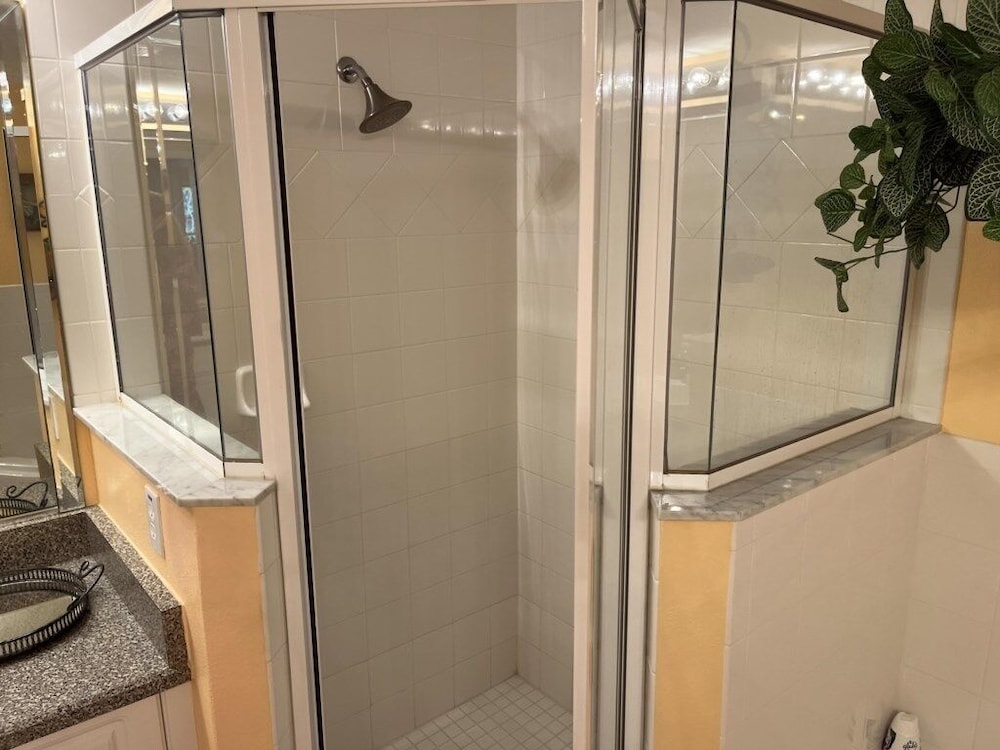 Kid Friendly Condo With Pool, Basketball, Bocce, Hot Tub, And More! 3 Bedroom Condo