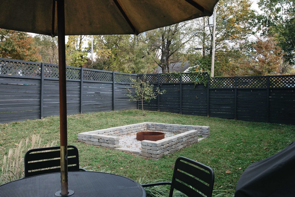 East Nashville Retreat w/ Fireplace, Backyard Firepit, Outdoor Dining & Minutes From Downtown Music, Food & Nightlife Chapel House by Avantstay