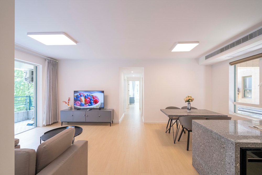 Tyms Stylish 3BR 2BA Apt Xujiahui Shops