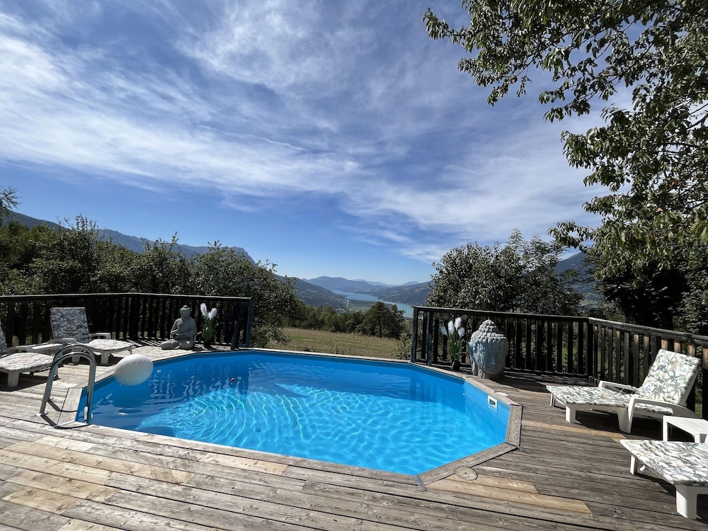 Holiday Home With Sauna, Saint-sauveur