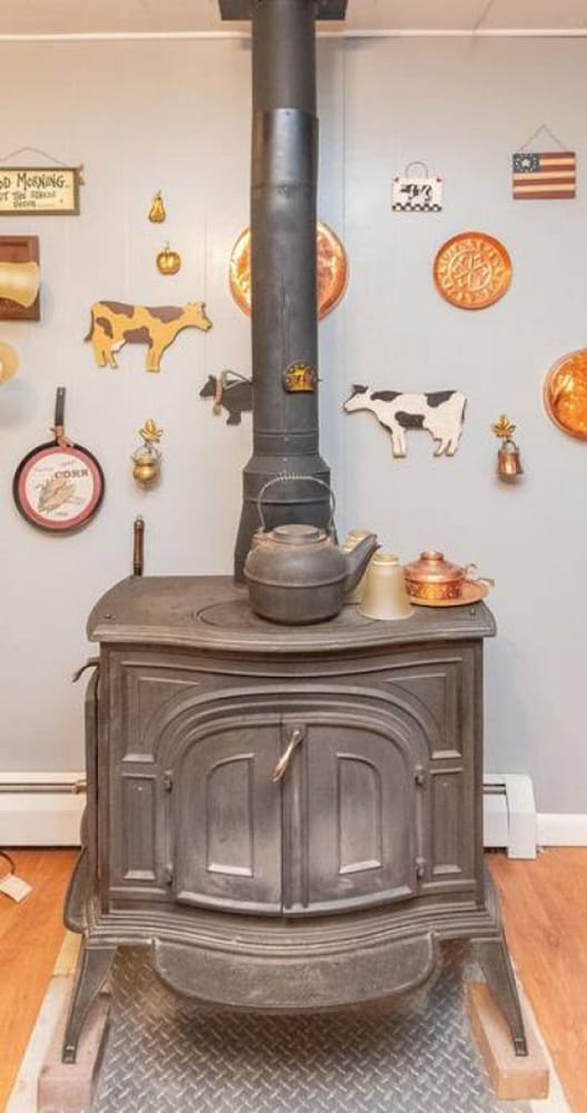 Amazing Hiking Cozy Home Close to Mountns Fireplace