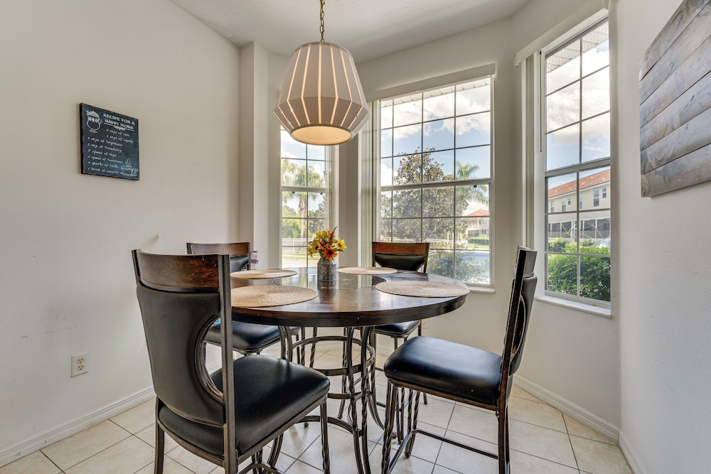 10 Mi to Disney World: Townhome w/ Community Pool!