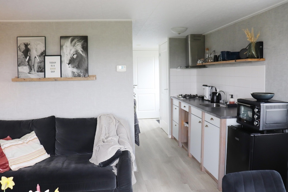 2 Adjacent Houses With Lots of Privacy