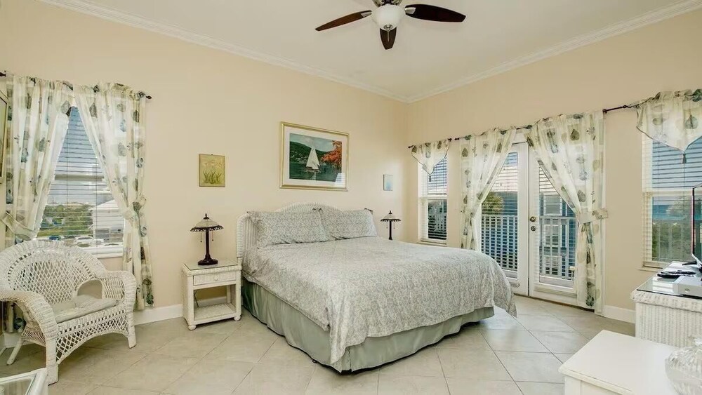 Pavilion Palms 205b