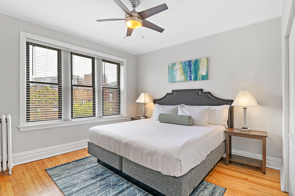 2BR City Apt Fast Wi-Fi Roscoe LakeView photo 3