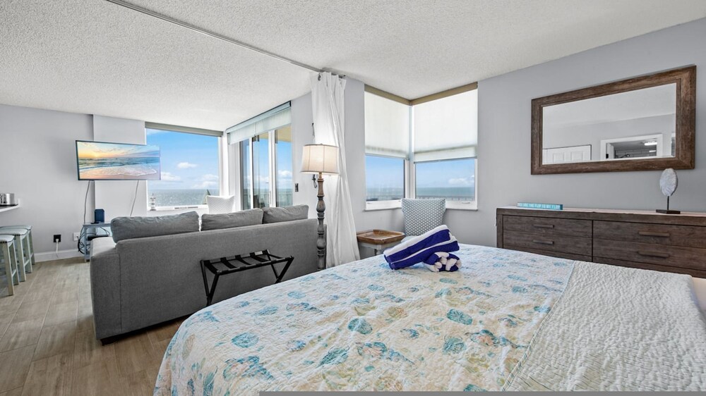 Oceanfront Views Balcony Sunsets