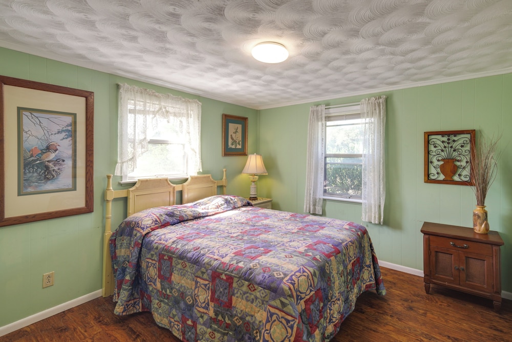 Hike From Your Door! Pet-friendly Whitney Home