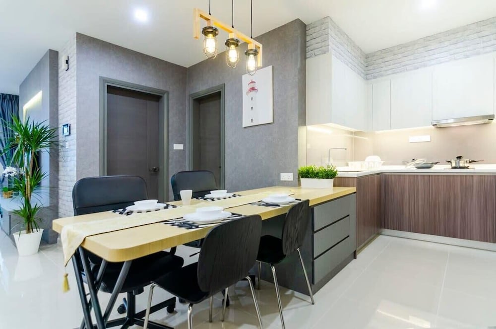 A Stylish & Cozy Suite at Suasana JB 03