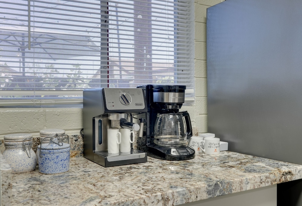 3 Mi to Roosevelt Row Arts District: Apt w/ Patio