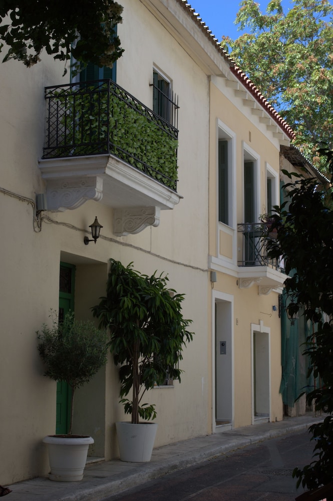 Athenian niche in Plaka photo 1
