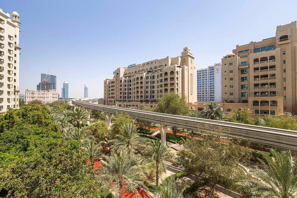 Spacious New Furnished 2br M Palm Jumeirah