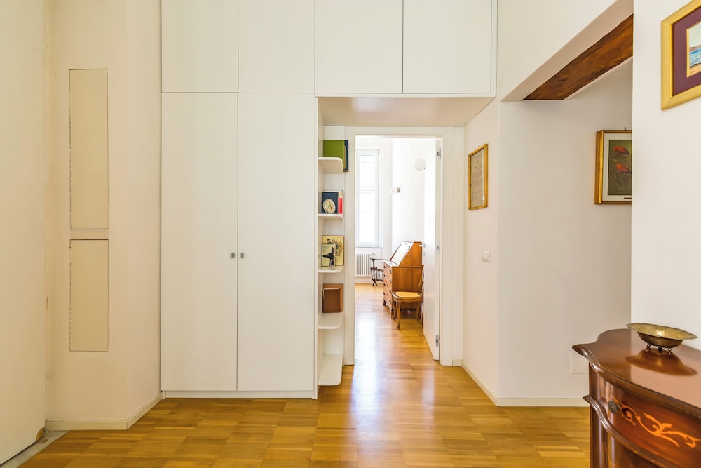 Nova Stylish House in Center