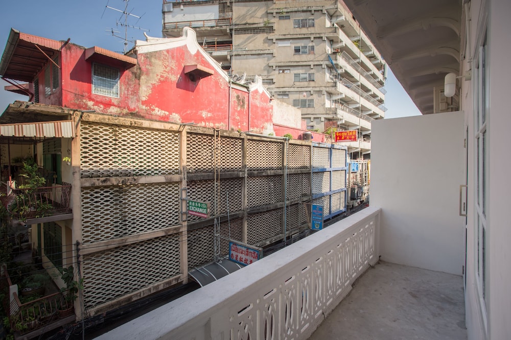 Nornyaowarat Hostel