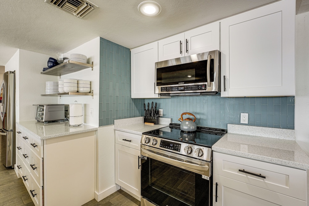 Gulf Coast Luxury! Quiet Home 4 Mi to Sponge Docks