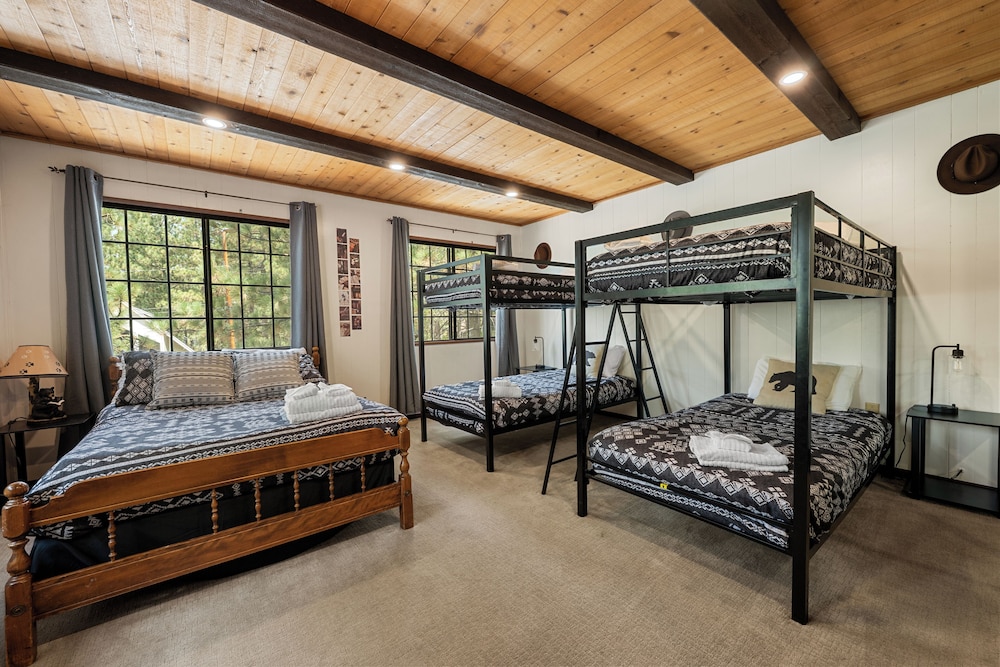 Bear Woods 3BR Retreat