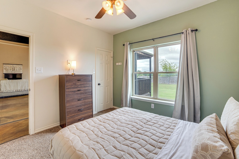 10 Mi to Lake Tawakoni: Family Wills Point Getaway
