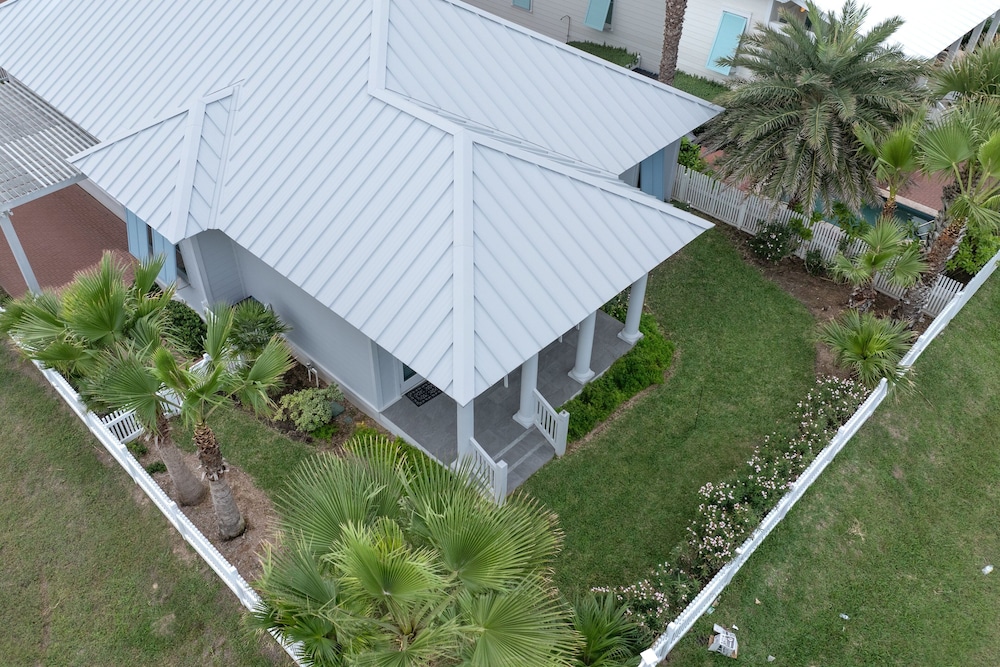 Sea Breeze Cottage - Private Home At The Shores 3 Bedroom Home