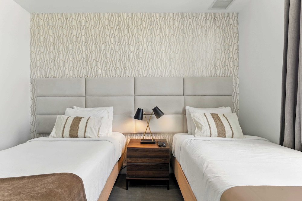 Modern South Beach 2 Bedroom Gem