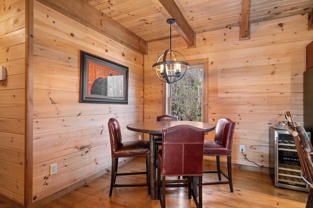 Secluded Blue Ridge Mtn Retreat w/ Indoor Hot Tub view 4