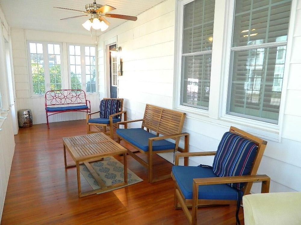Laurel Street 204