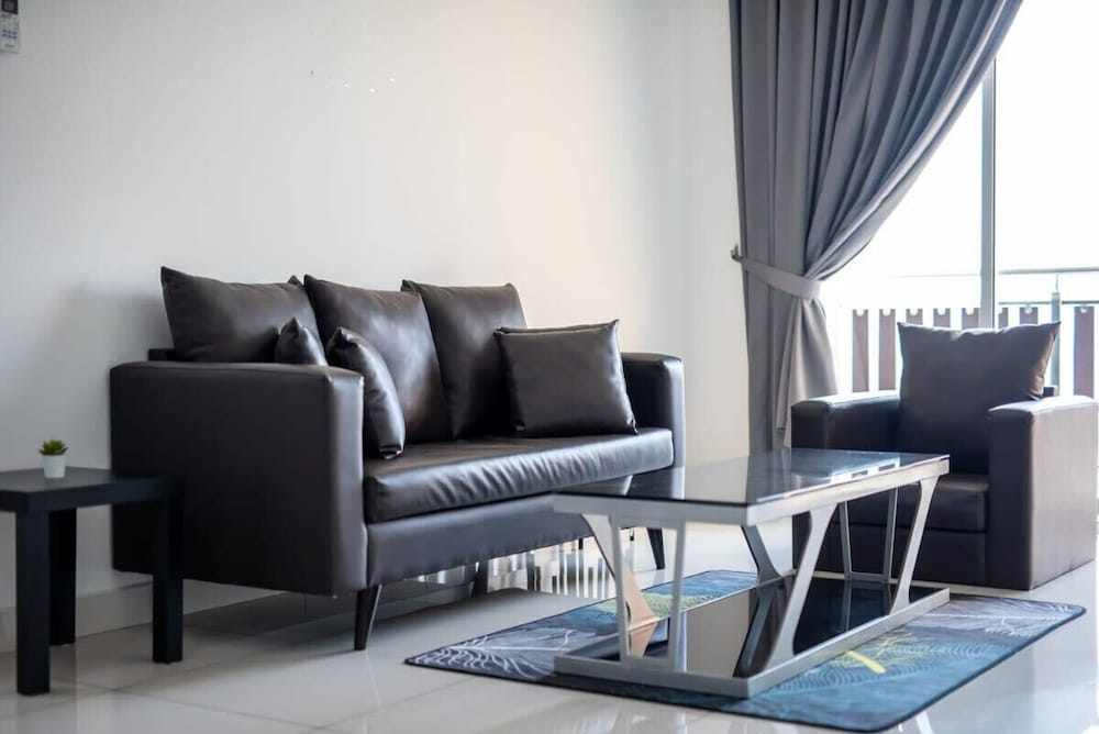 Comfy 3BR Apt @ KSL Daya Near Ikea Tebrau, Parking