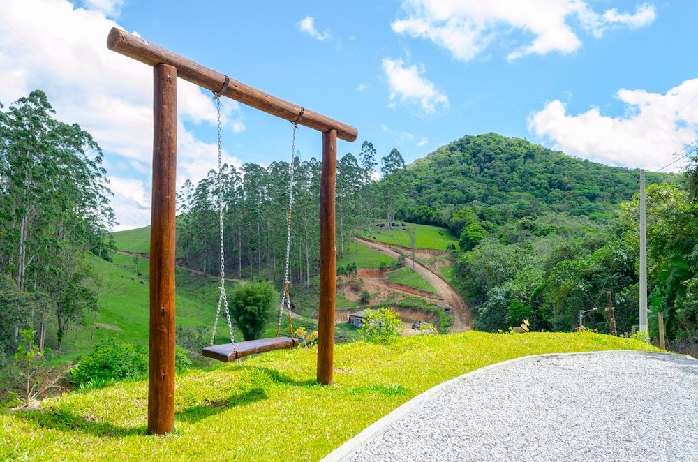 Charmoso Chal no Campo com Vista Para a Natureza