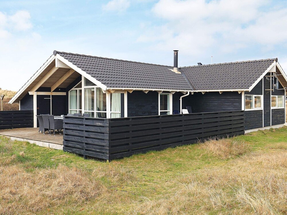 Quaint Holiday Home in LÃ¸kken near Beach view 2