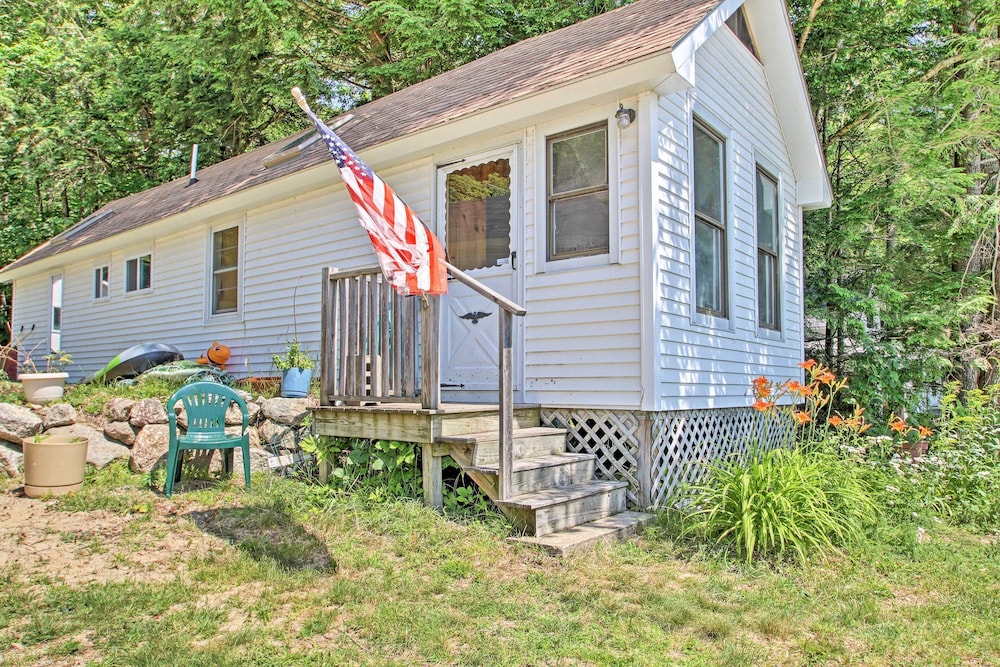 Lakefront Rumney Retreat w/ Shared Dock & Beach!