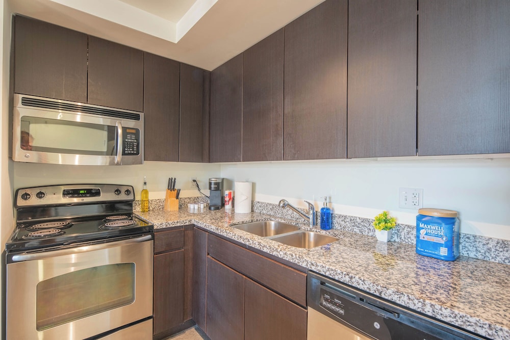 ROVE LIVING/KL - Roosevelt Point